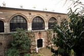 Во дворе Музея турецкого и исламского искусст