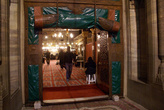 Вход в мечеть Йени Джами