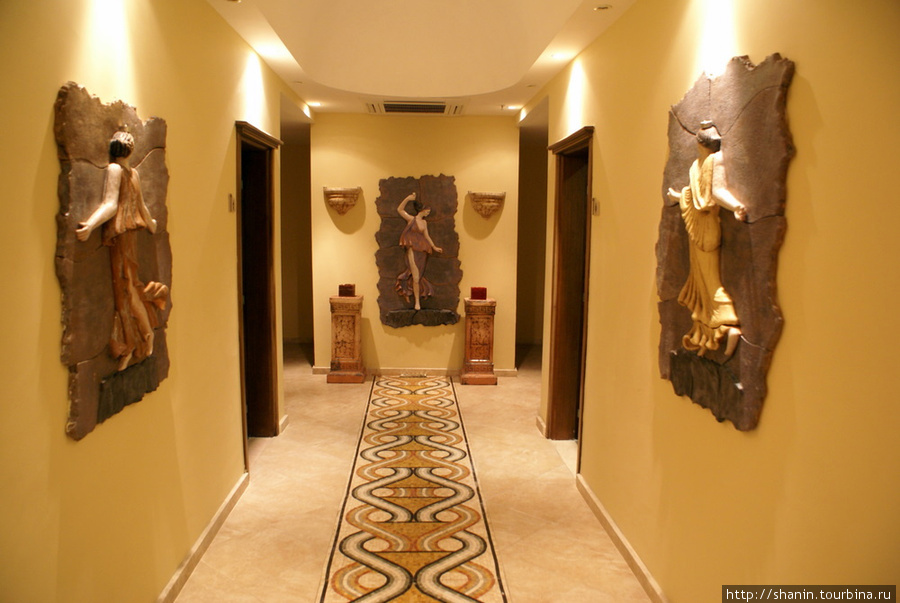 В коридоре отеля Лидия Салихли, Турция