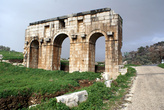 Римская триумфальная арка у входа на руины Патары