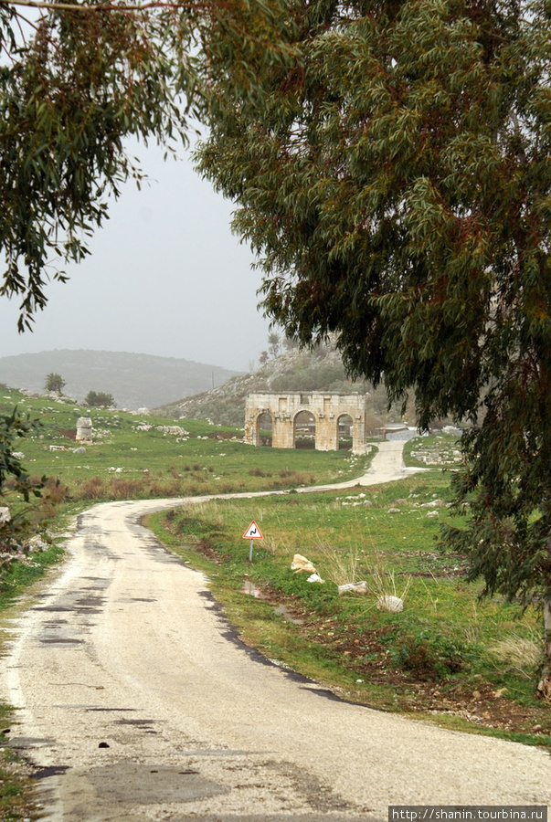 Дорога через руины Патары Патара, Турция