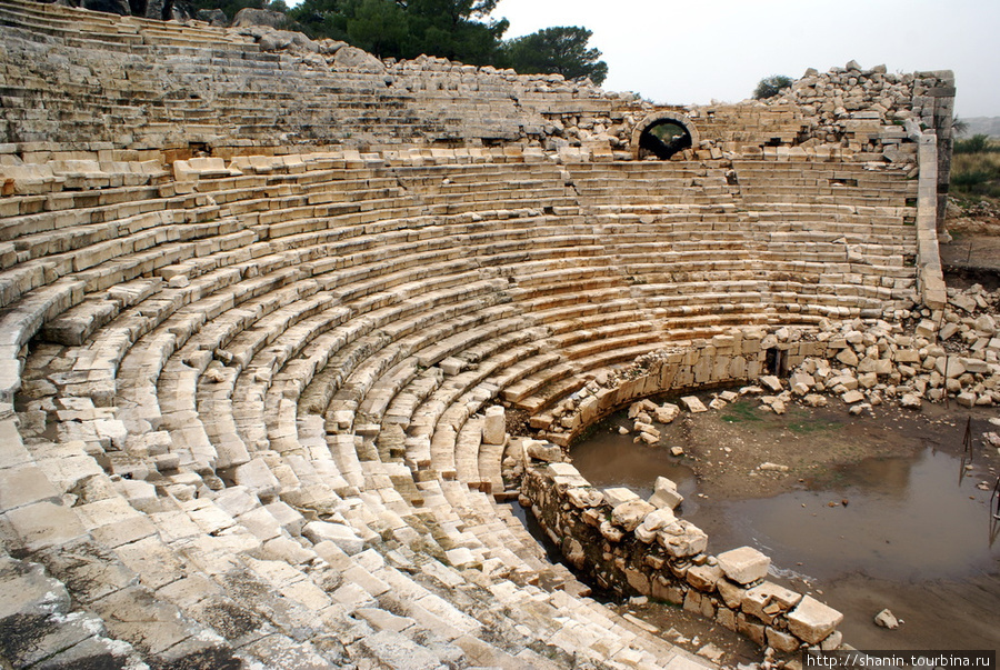 Руины амфитеатра в Патаре Патара, Турция
