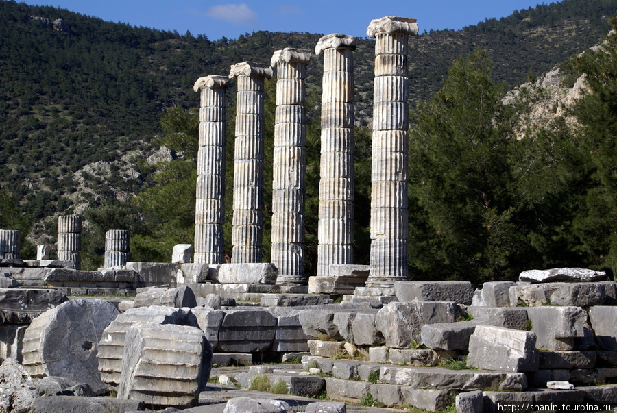 Руины храма Афины в Приене Эгейский регион, Турция