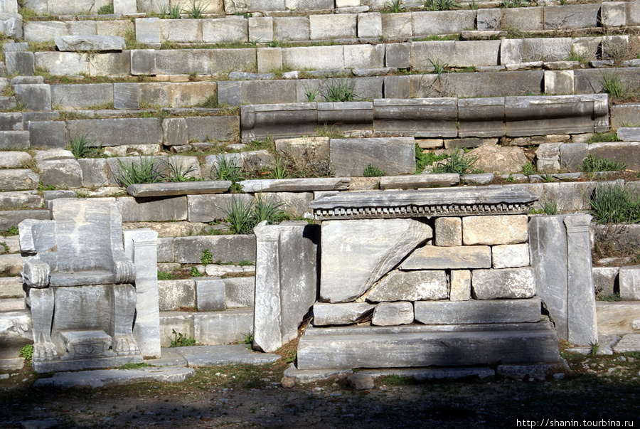 Руины зрительских рядов Одеона в Приене Эгейский регион, Турция