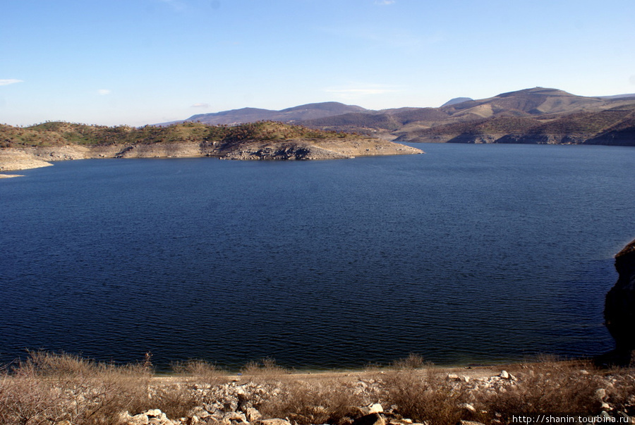 Водохранилище Демиркёпру ( Demirköprü Dam) Салихли, Турция