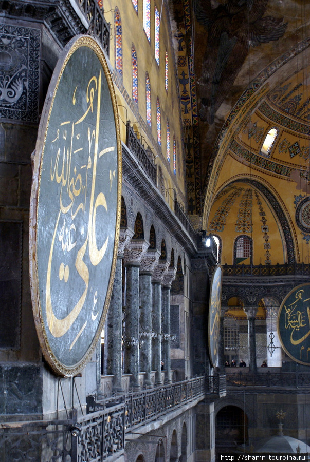 Арабская надпись в соборе Святой Софии Стамбул, Турция