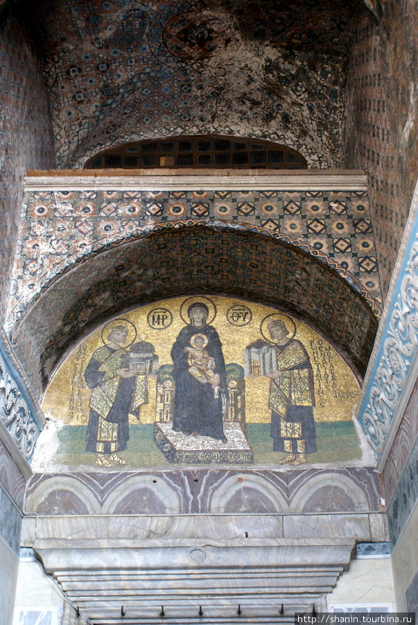 Мозаика над входом в собор Святой Софии Стамбул, Турция