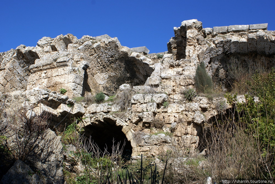 Руины театра в Сиде Сиде, Турция