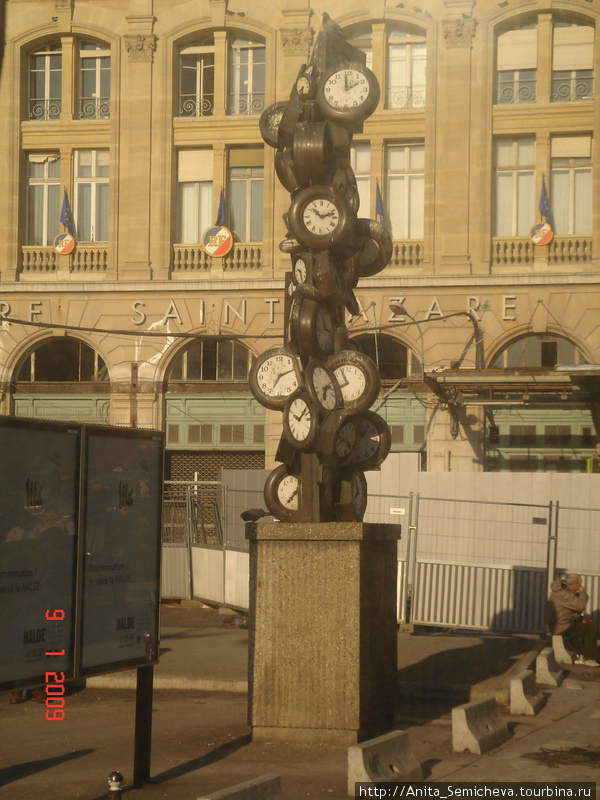 Вышедшие из строя часы Париж, Франция