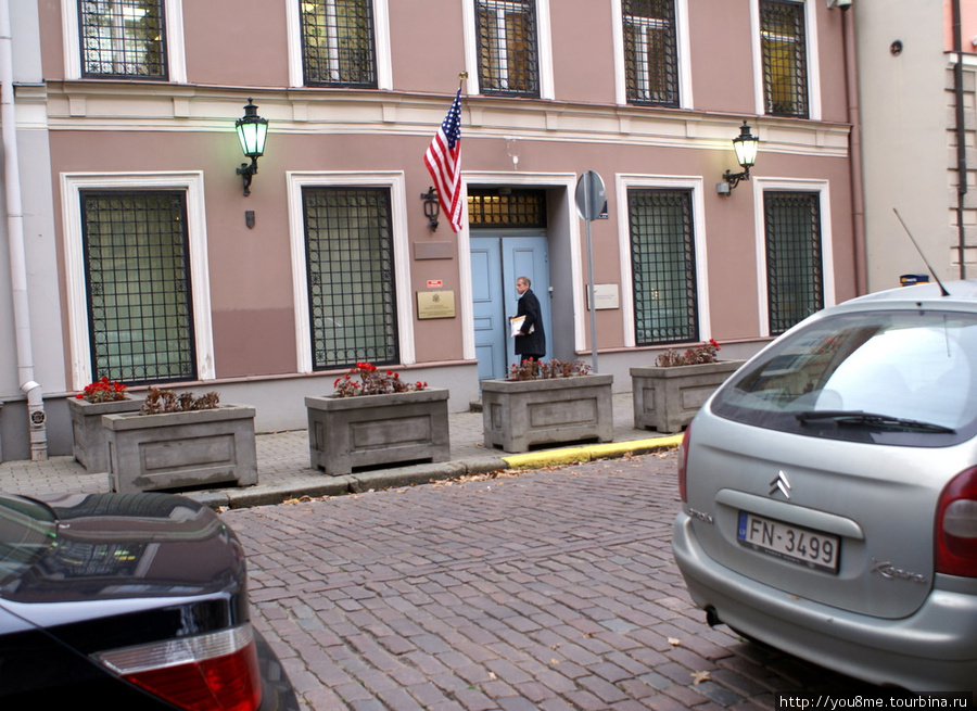 американское посольство Рига, Латвия