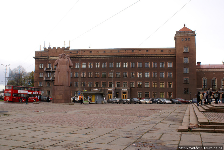 Площадь Латышских Красных Стрелков Рига, Латвия