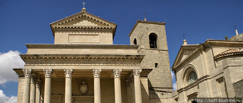 Практически все здания одного цвета из похожего камня: Сан-Марино, Сан-Марино