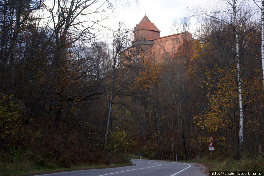 замок на горе Сигулда, Латвия