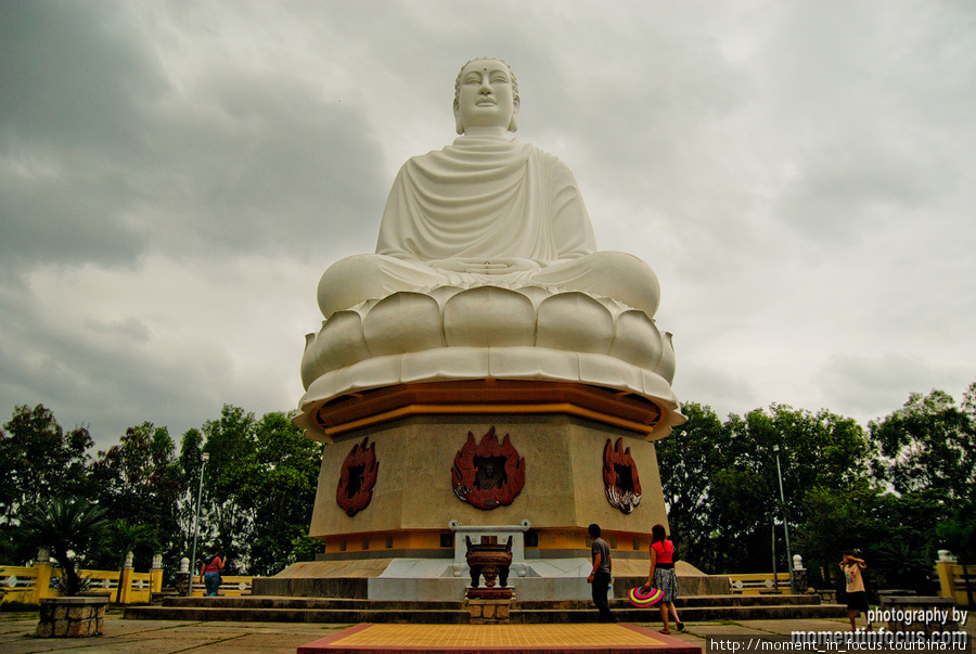 Пагода Long Son, Будда сидящий на лотосе Нячанг, Вьетнам