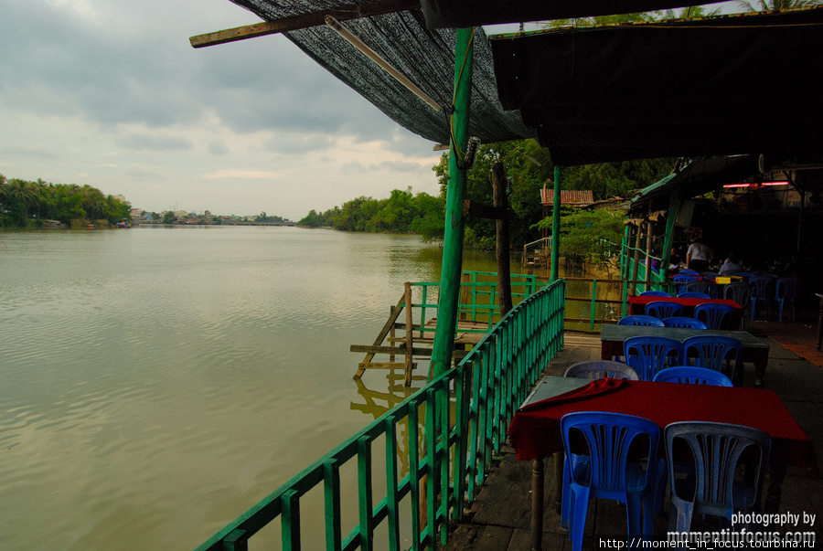 Ресторанчик на реке Нячанг, Вьетнам