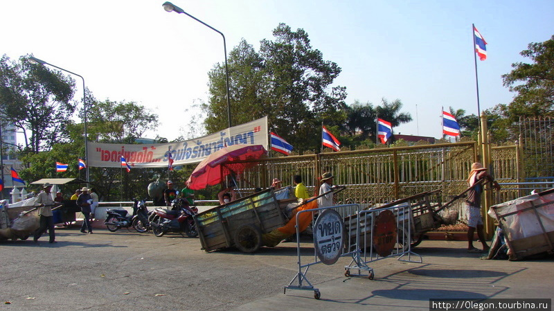 Дорога на границе с Тайландом Камбоджа
