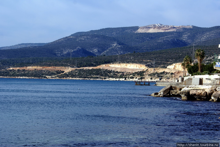 Побережье Средиземного моря в районе Ташуджу Средиземноморский регион, Турция