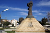 Памятник в Ташуджу