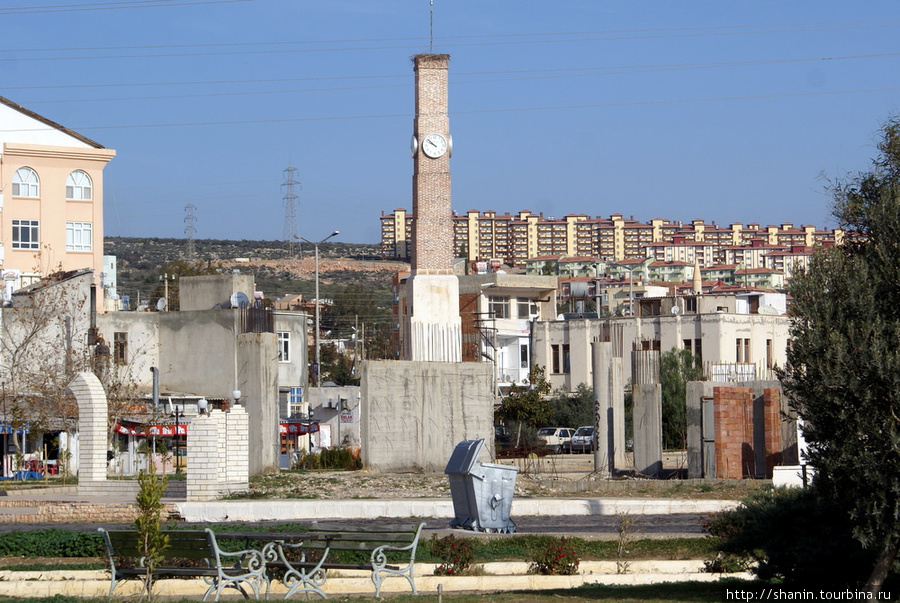 Башня с часами в Ташуджу Средиземноморский регион, Турция