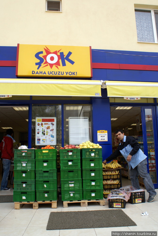 Супермаркет в Ташуджу Средиземноморский регион, Турция