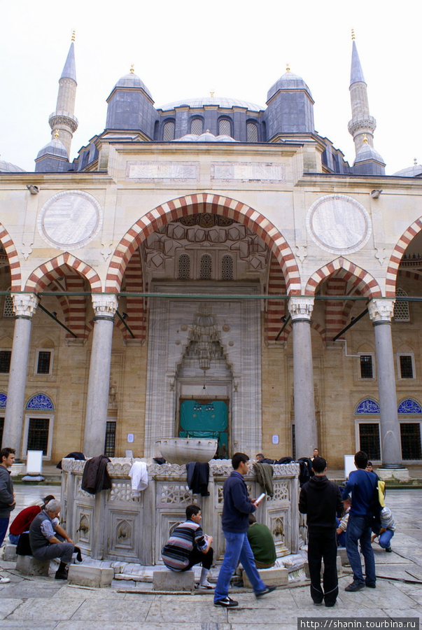 Вход в мечеть Селимие Эдирне, Турция
