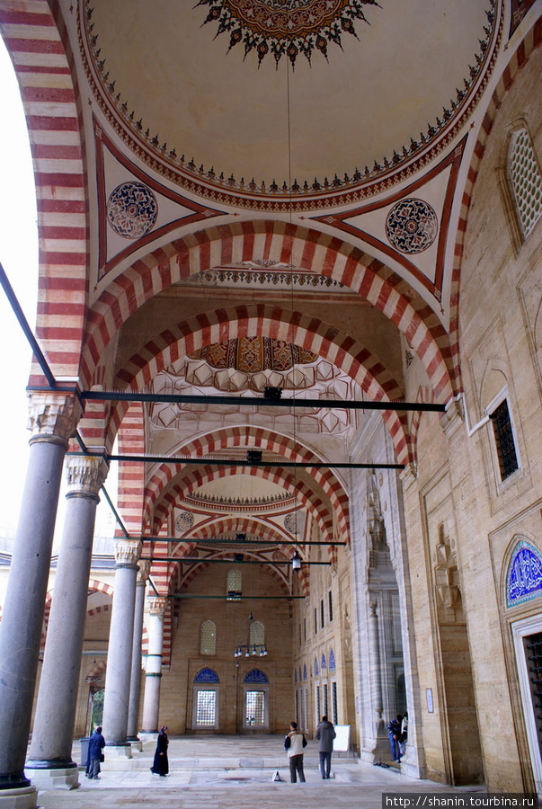 Галерея у мечети Селимие Эдирне, Турция