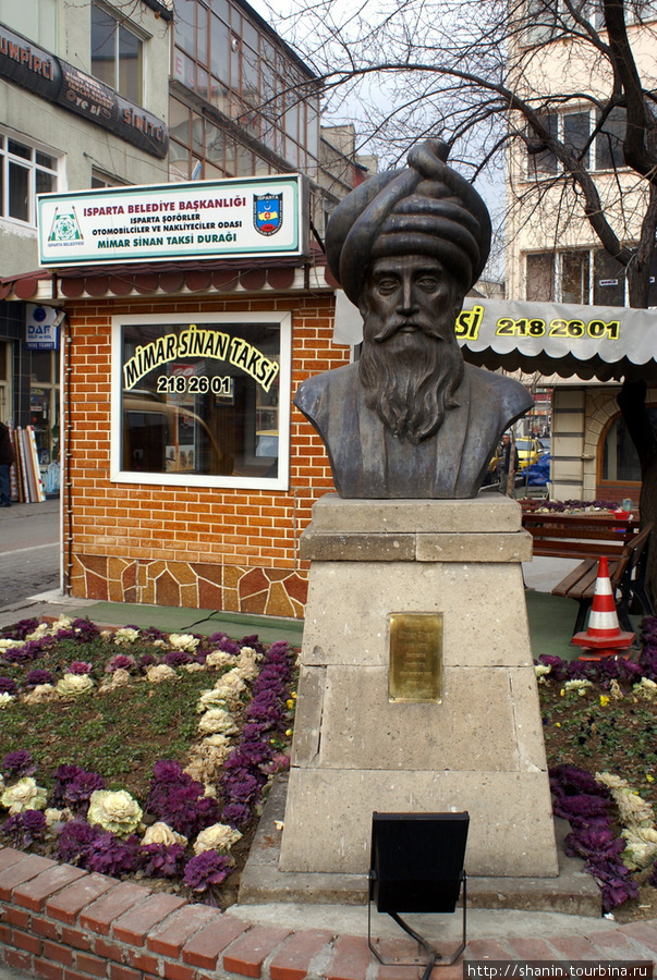 Бюст Мимара Синана в Ыспарте Испарта, Турция