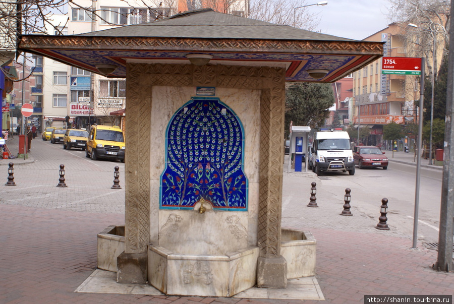 Фонтан в центре Ыспарты Испарта, Турция