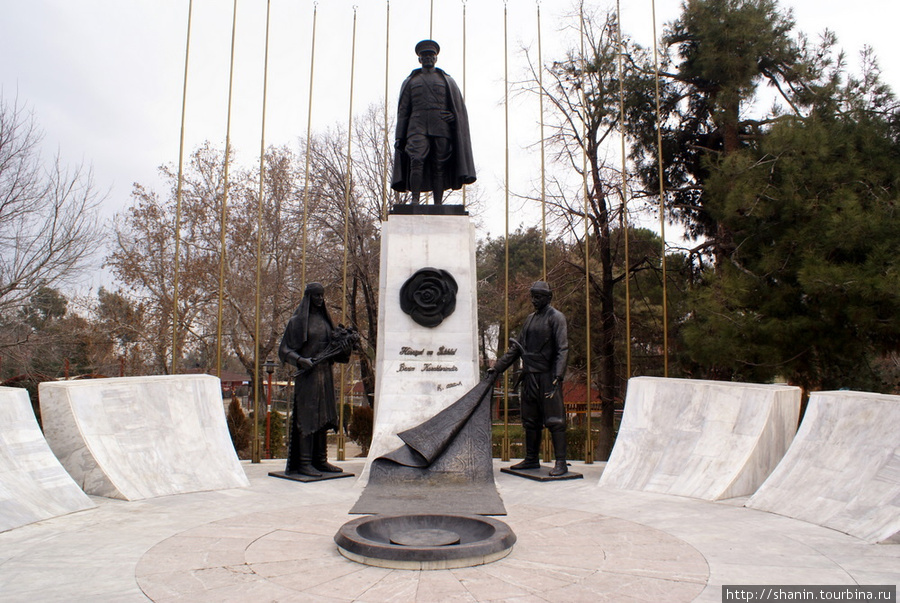 Памятник Ататюрку Испарта, Турция