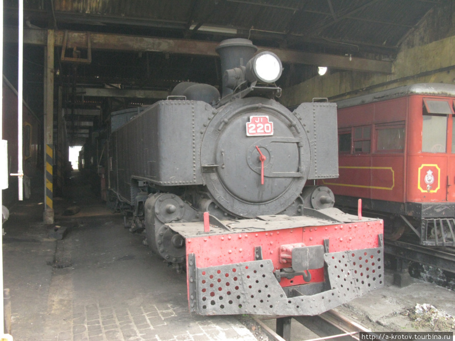 Железнодорожное депо с паровозами-раритетами Коломбо, Шри-Ланка