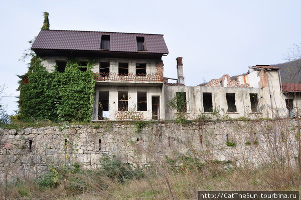 Руины крепости Абаата Гагра, Абхазия