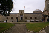 Музей турецкого и исламского искусства во дворе мечети Селимие в Эдирне