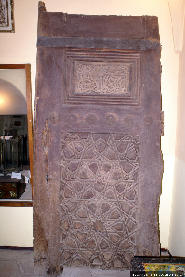 Старая деревянная дверь Эдирне, Турция