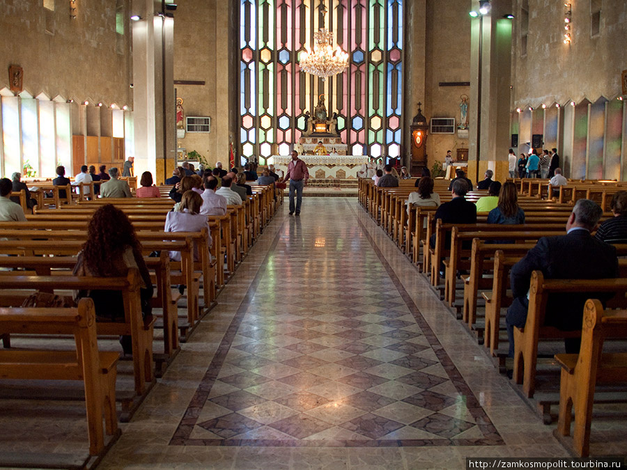 Воскресная месса в католическом храме. Примерно десять процентов населения Сирии — христиане. Алеппо, Сирия