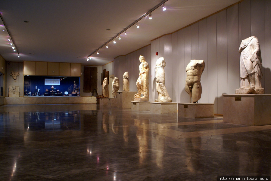 В Археологическом музее в Ыспарте Испарта, Турция