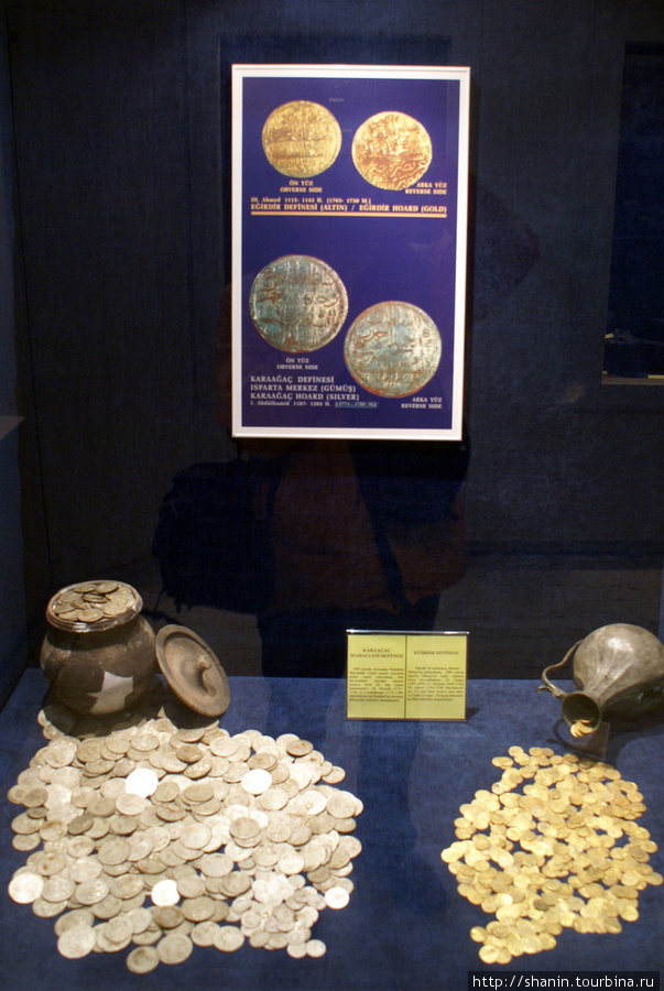 Старинные монеты в Археологическом музее Испарта, Турция