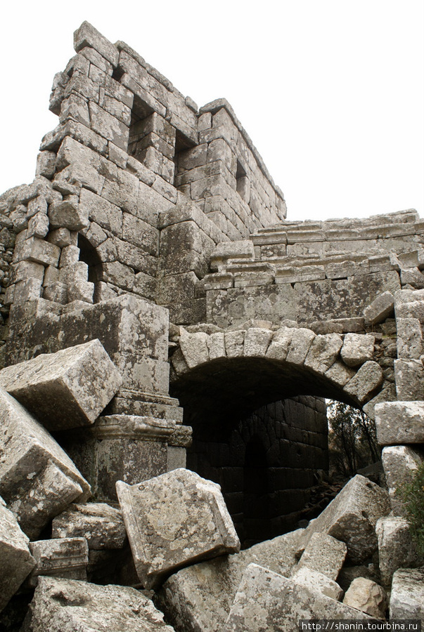 Руины амфитеатра в Термесе Анталия, Турция