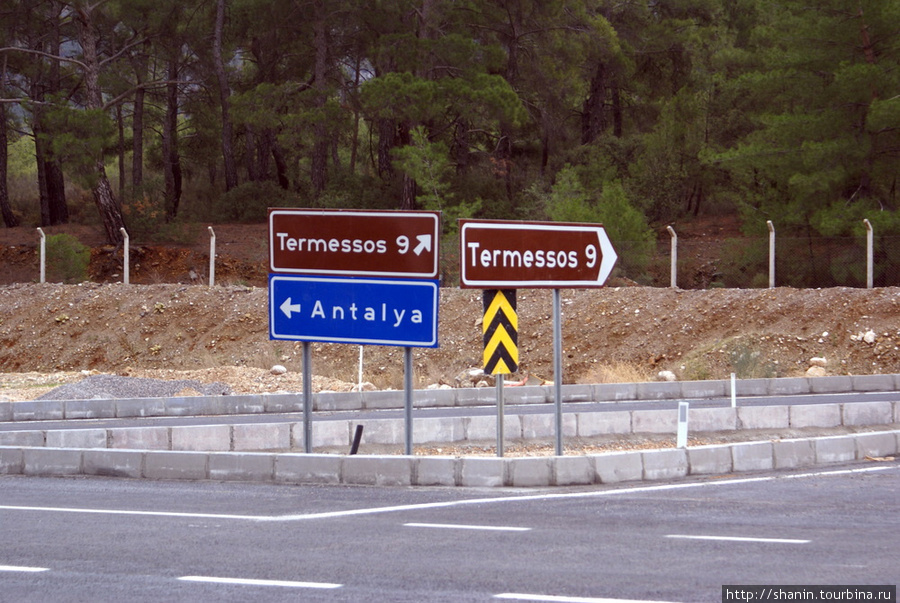 Поворот на Термес с шоссе Анталия, Турция