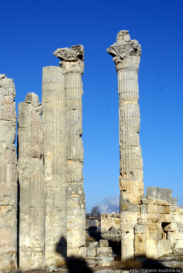 Колонны храма Зевса Силифке, Турция