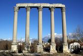 Колонны храма Тихе в Диокесарии
