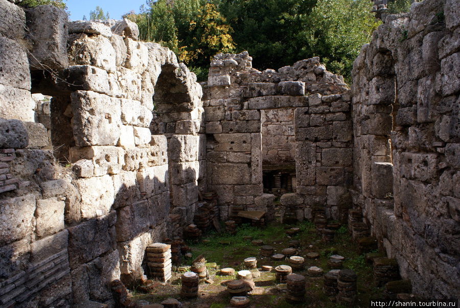 Руины бани в Фаселисе Анталия, Турция