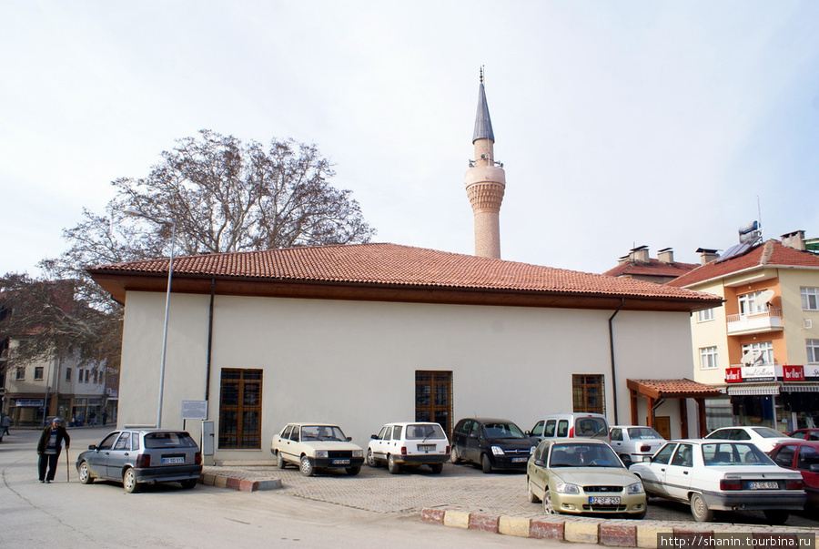 Мечеть в центре Шакиркарагач Испарта, Турция