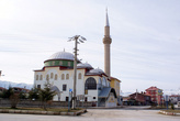 Новая мечеть на окраине Шакиркарагач