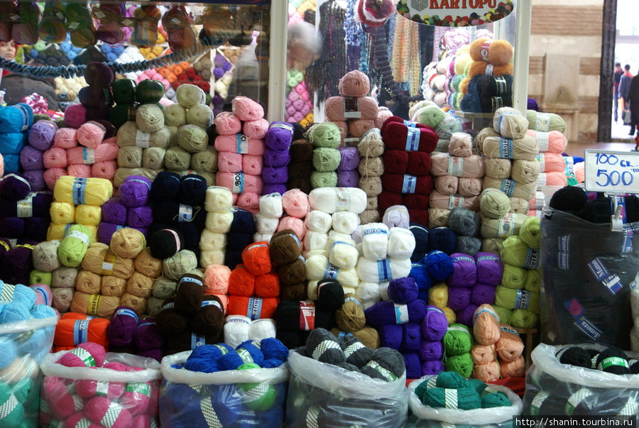 Пряжа на рынке в Эдирне Эдирне, Турция