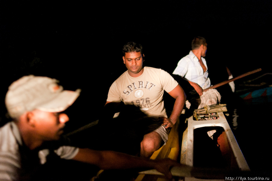 Ночная рыбалка на озере Коггала Коггала, Шри-Ланка