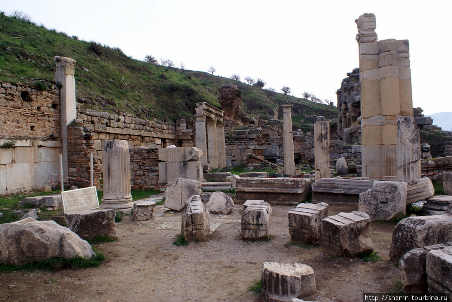 Руины базилики Эфес античный город, Турция