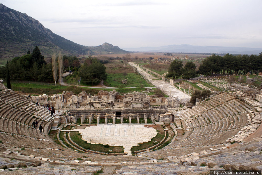 Вид с верхнего яруса амфитеатра в Эфесе Эфес античный город, Турция
