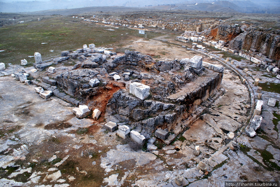 Руины храма Августа Ялвач, Турция