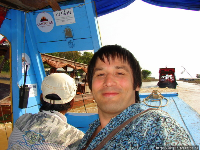 Прогулка на лодке стоит очень дёшево, за 20 долларов можно арендовать вместе с лодочником Провинция Сиемреап, Камбоджа