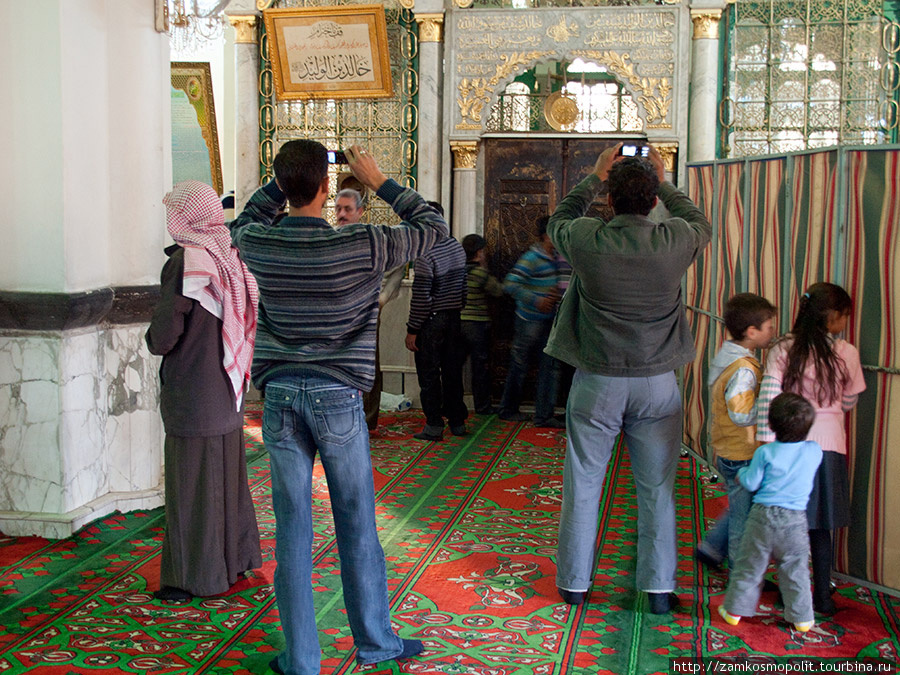 Могила Халеда ибн аль-Валида в мечети в Хомсе Сирия